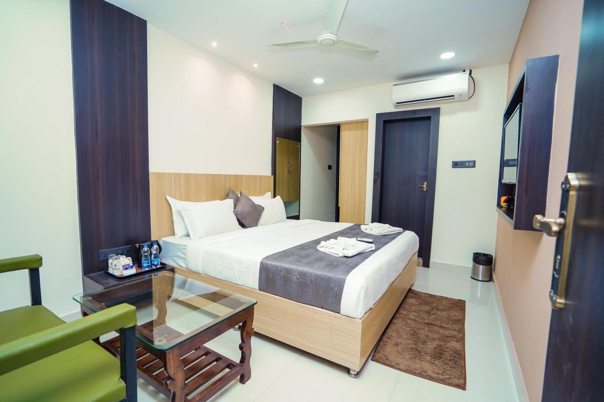 Hotel Middleton Nxt Bhubaneswar Exterior foto