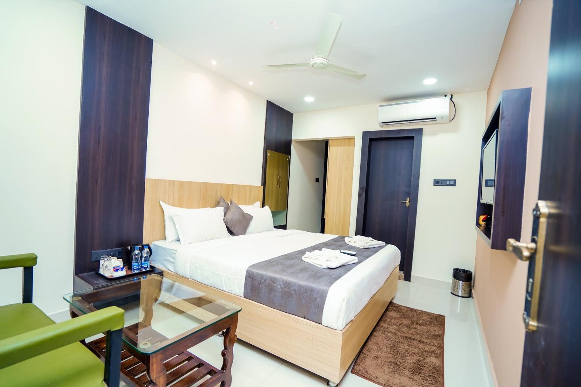 Hotel Middleton Nxt Bhubaneswar Exterior foto